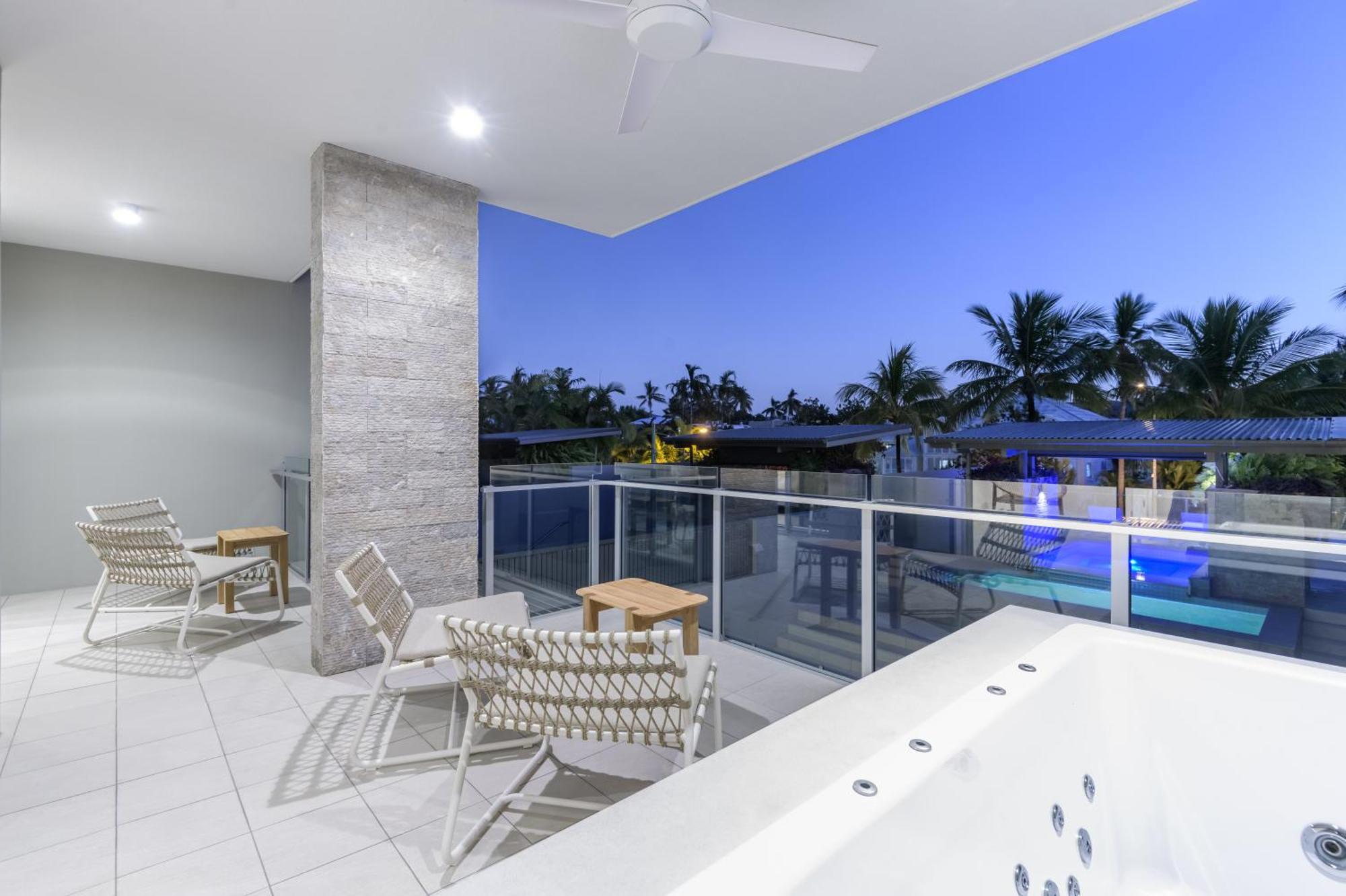Coconut Grove Aparthotel Port Douglas Eksteriør bilde